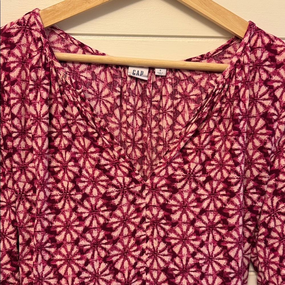 GAP Women's Red and White Geometric Blouse